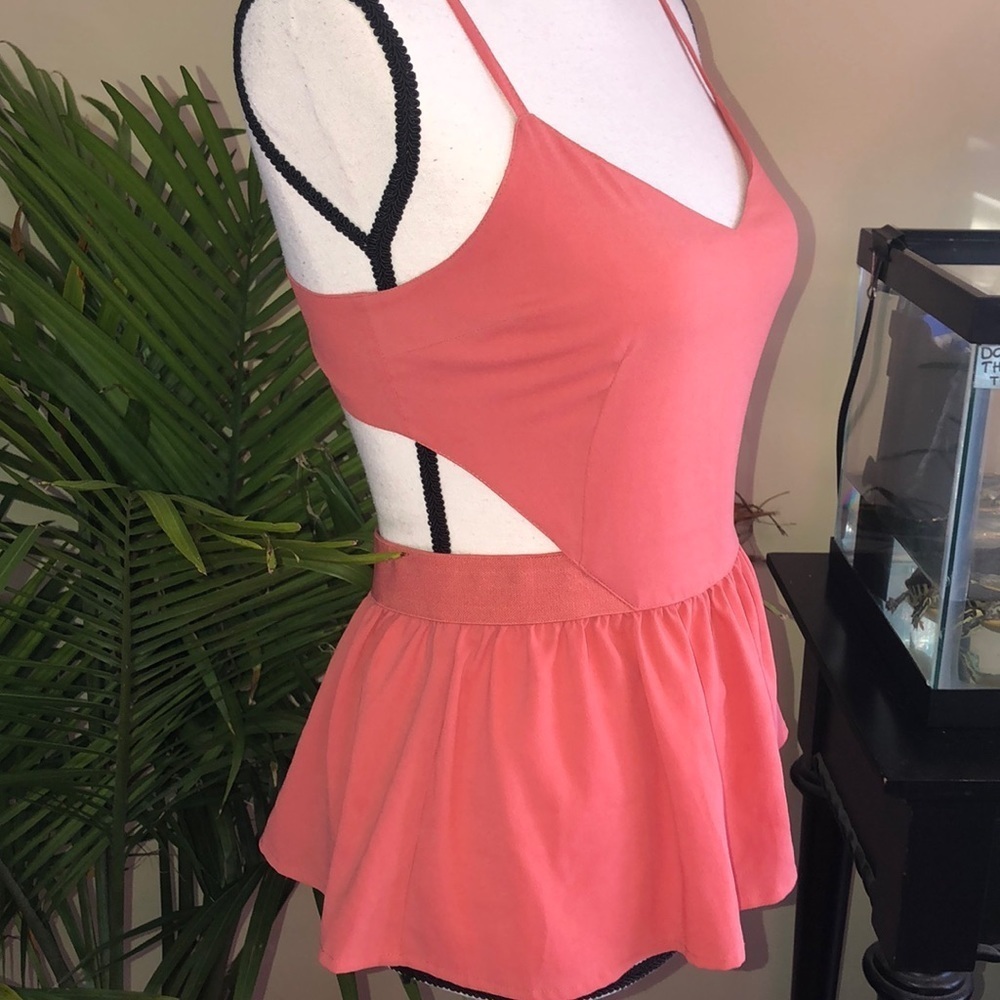 BB Dakota cut out open back peach tank - Picture 4 of 5